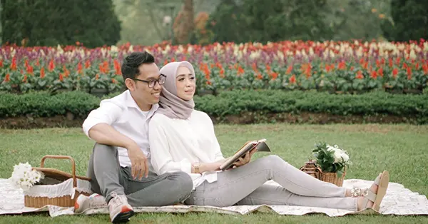 properti prewedding outdoor dengan tikar