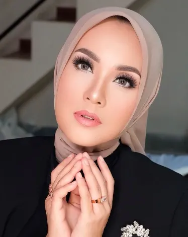 Make Up Lamaran Hijab Elegan