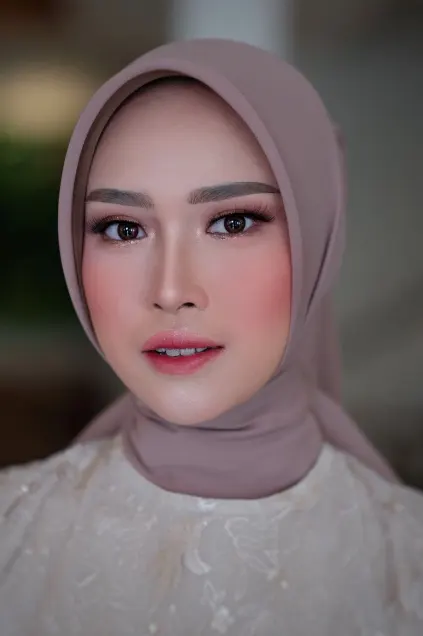 Make Up Lamaran Hijab Modern