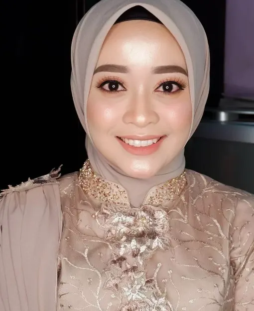 Make Up Lamaran Hijab Natural