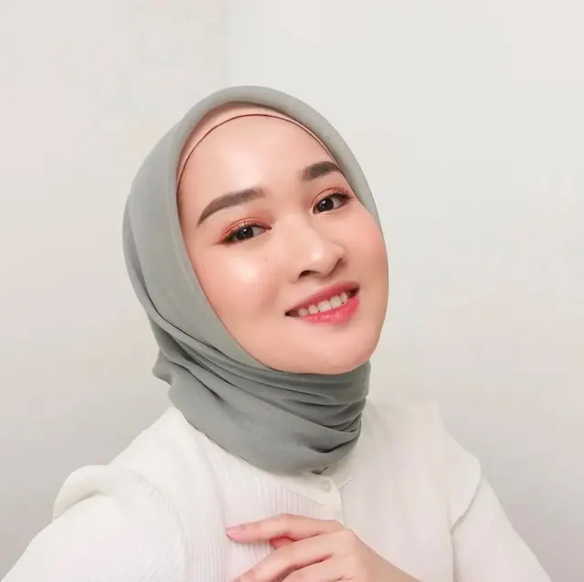 Make Up Lamaran Hijab Simple