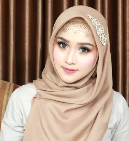 Makeup Lamaran Hijab Glamor