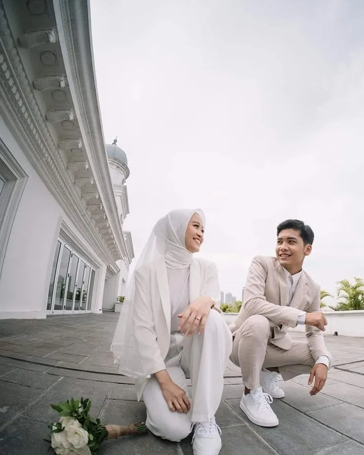 Foto prewed tanpa sentuhan komunika emon