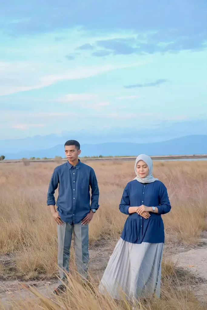 Foto prewed tanpa sentuhan wanita hijab