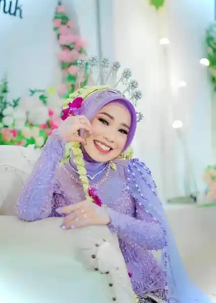 Gaun Ungu pengantin Jawa Solo putri hijab