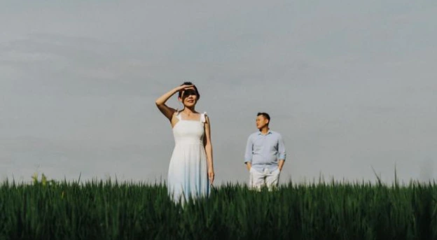 Ide foto prewedding di sawah bagus