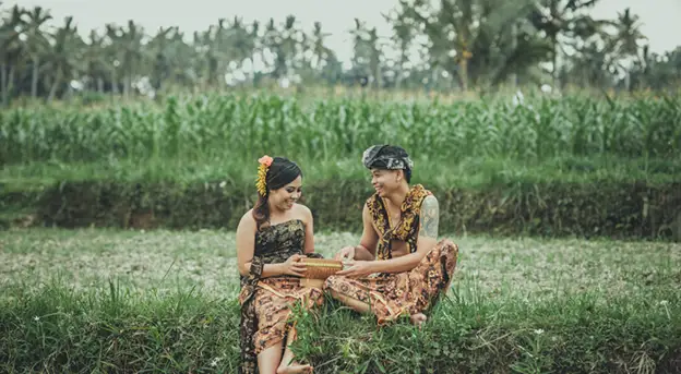 Inspirasi foto prewed pinggiran sawah