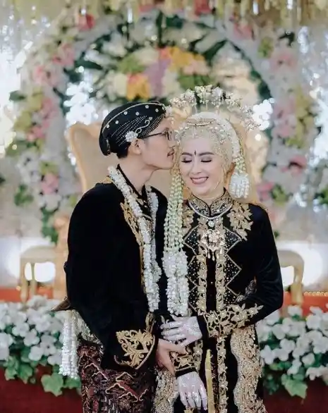 Kebaya Hitam pengantin solo putri bagus