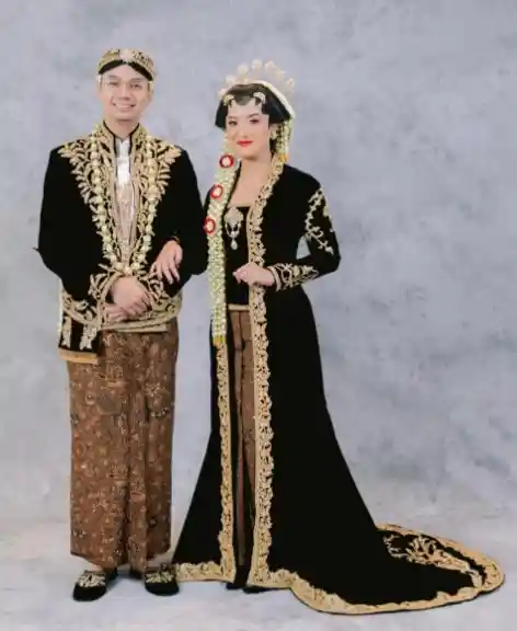 Kebaya Hitam pengantin solo putri couple