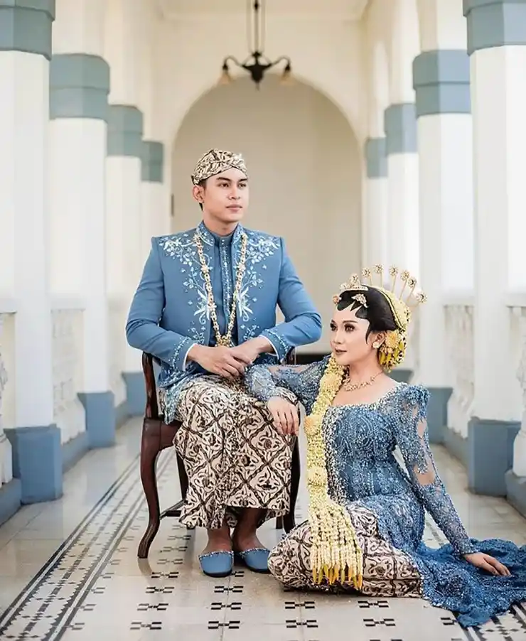 Kebaya Modern Warna Biru pengantin solo