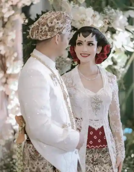 Kebaya Modern pengantin Jawa Solo putri oaes