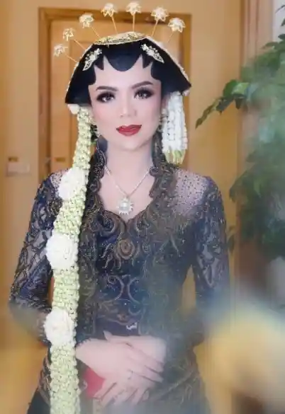 Kebaya Modern pengantin Jawa Solo putri warna biru