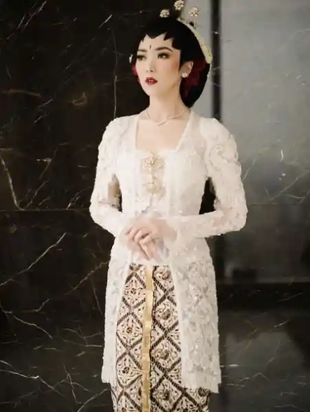Kebaya Modern pengantin Jawa Solo putri
