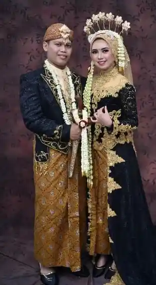 Kebaya Tradisional solo putri