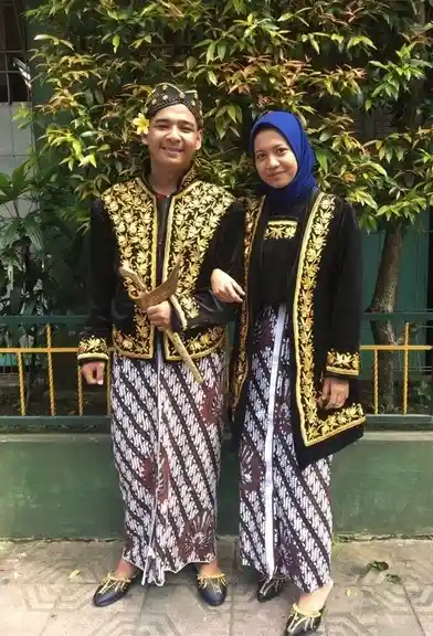 Kebaya Tradisional solo putri sederhana