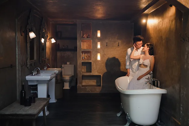 Prewedding indoor Bathroom romantis