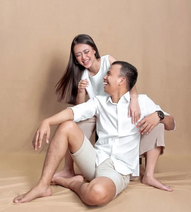 Prewedding indoor Casual