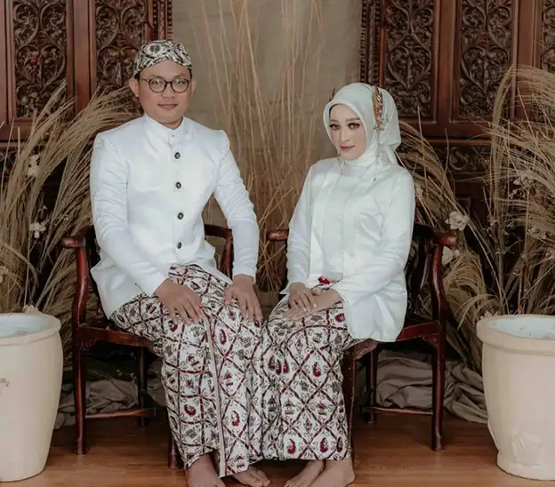 Prewedding indoor Kebaya Hijab