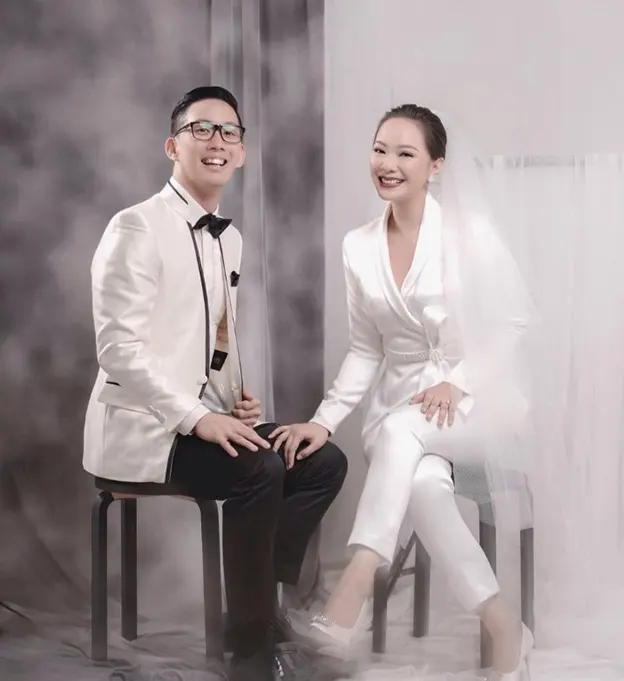 Prewedding indoor Ruangan Minimalis romantis