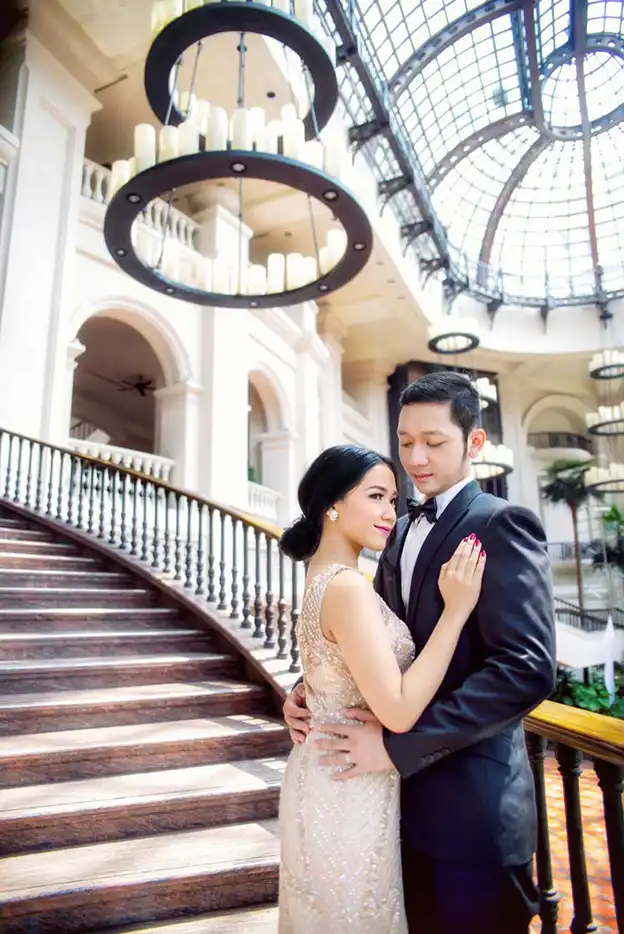 Prewedding indoor Tangga Kastil romantis