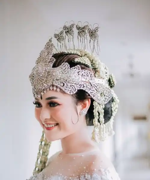 Rias Pengantin Adat Sunda Tampilan Mewah