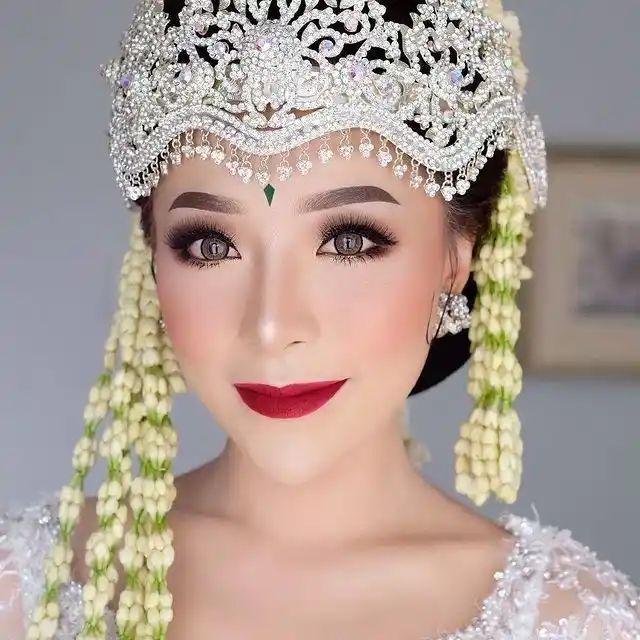 Rias pengantin adat sunda Lipstick Merah