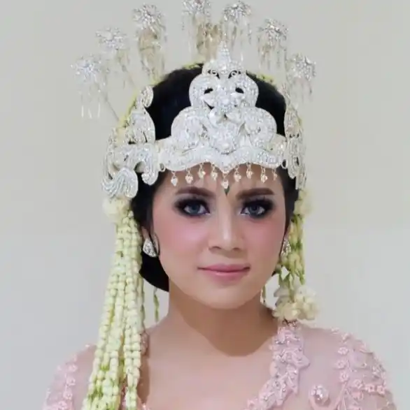 Riasan Pengantin Adat Sunda Smokey Eyes tidak hijab