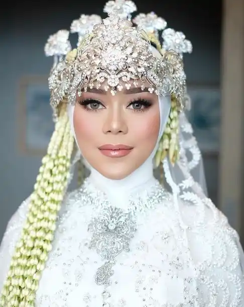 Riasan pengantin adat sunda cewe gaya ombre