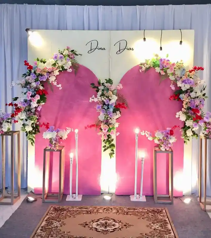 backdrop tunangan unik murah