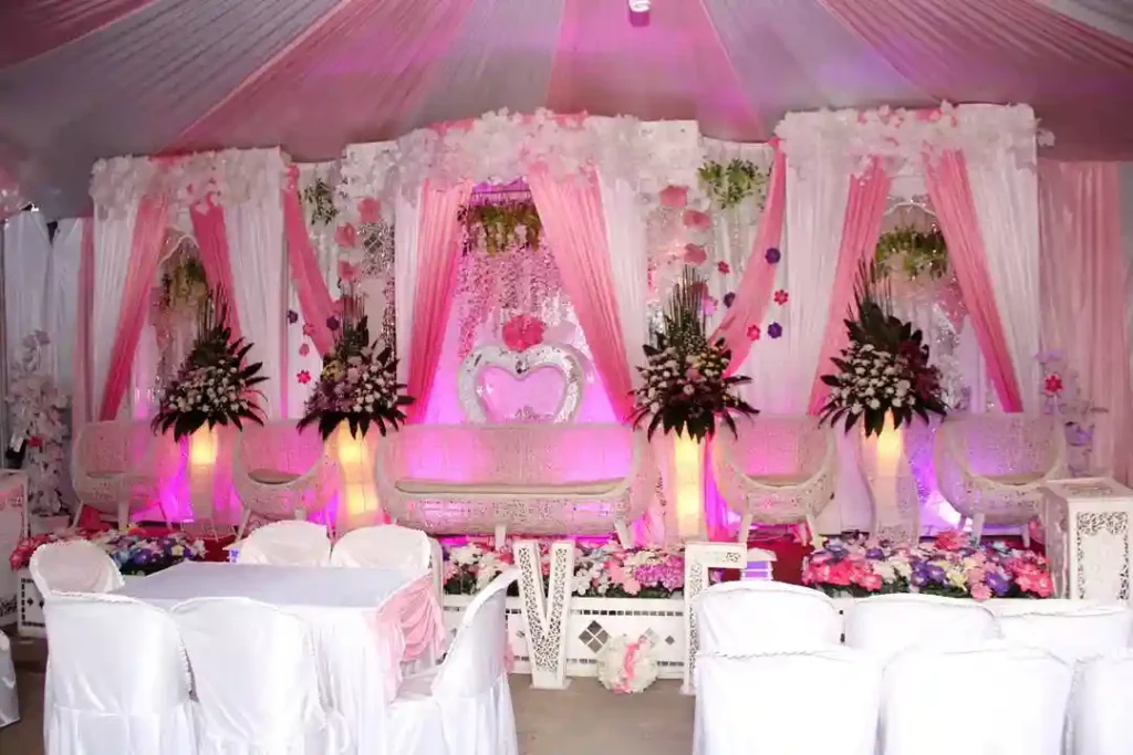 dekorais pernikahan simple warna pink