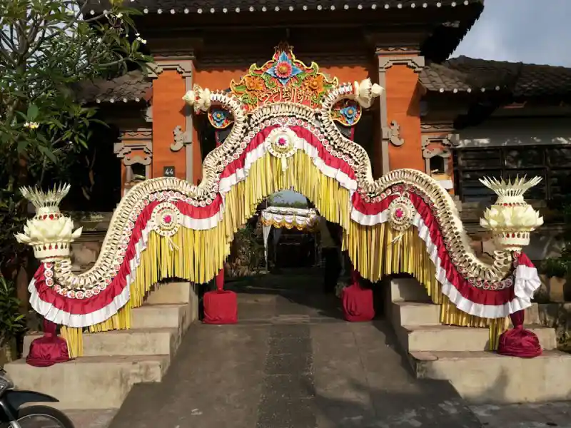 dekorasi gapura pernikahan bali indonesia