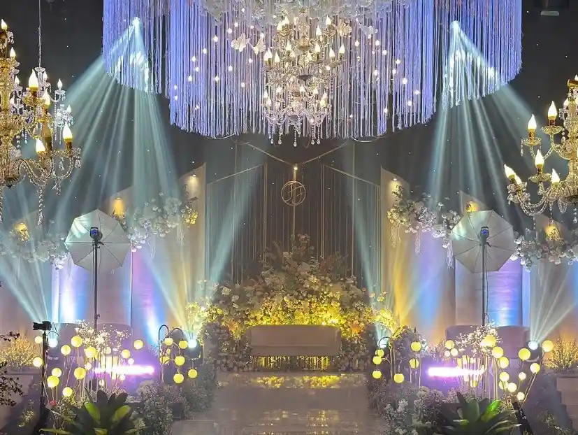 dekorasi pernikahan ballroom gedung kekinian