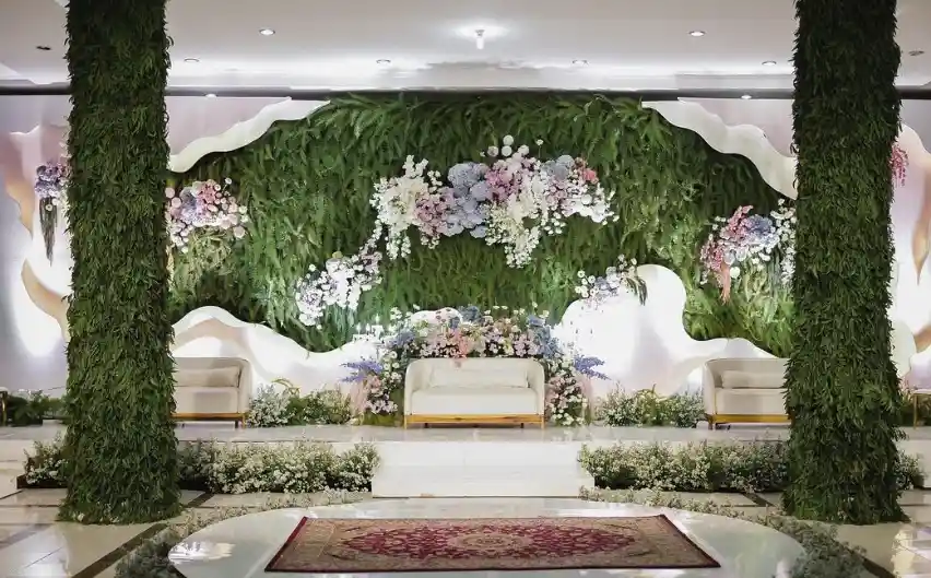dekorasi pernikahan full daun hijau