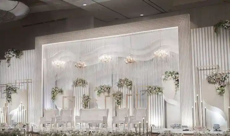 dekorasi pernikahan mewah di gedung silver
