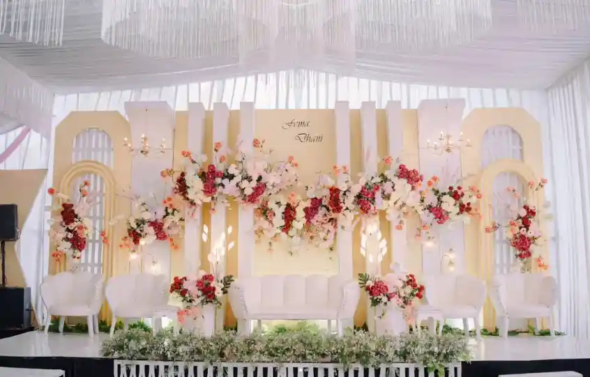 dekorasi pernikahan modern warna cream
