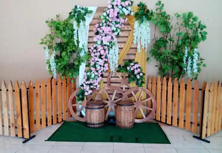 dekorasi photo booth pernikahan adat jawa