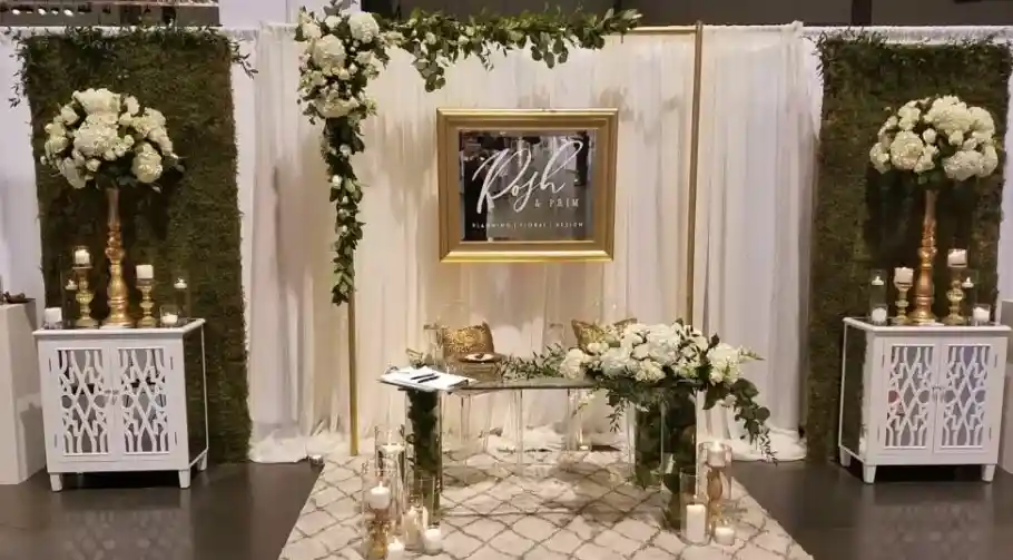 dekorasi photo booth pernikahan