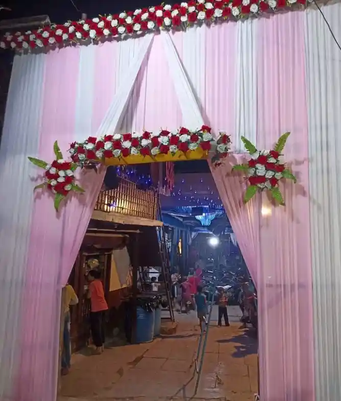 dekorasi pintu masuk pernikahan di rumah