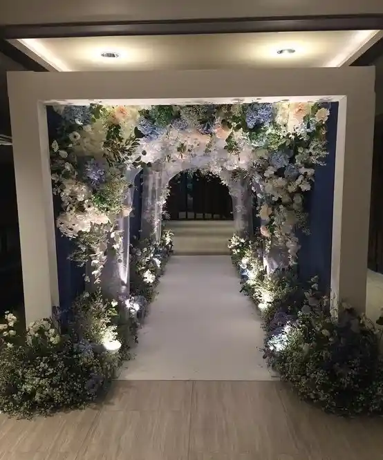 dekorasi pintu masuk pernikahan styrofoam sederhana