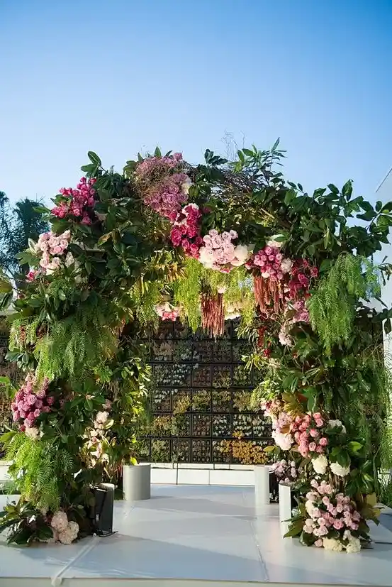 dekorasi pintu masuk wedding tema alam