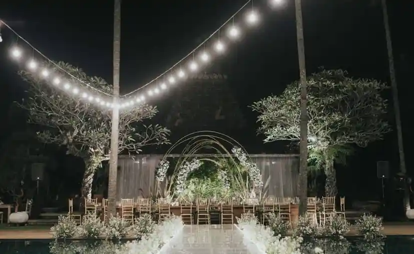 dekorasi wedding outdoor vintage di restoran