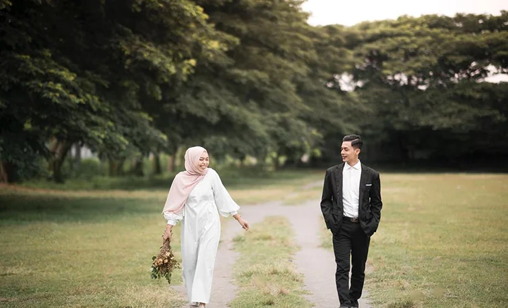 foto prewed casual putih hitam jas