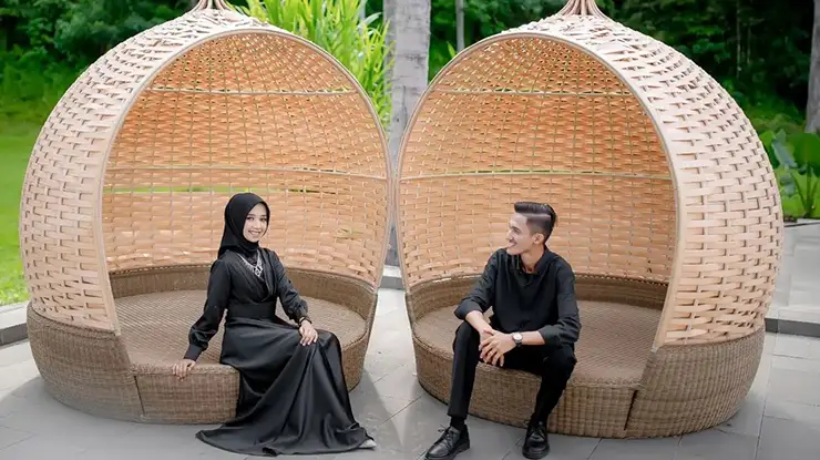 foto prewedding ala Mafia Full Baju Hitam