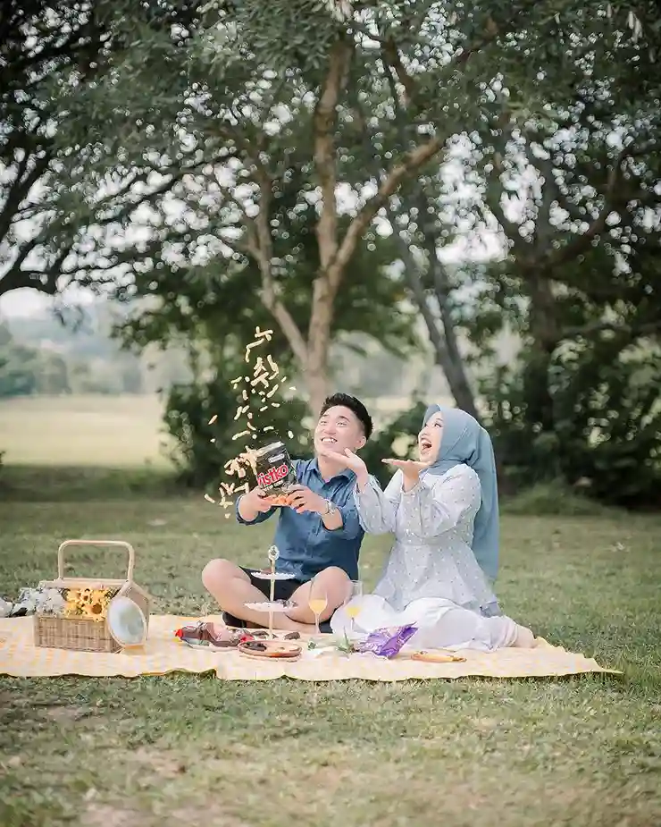 foto prewedding outdoor menarik