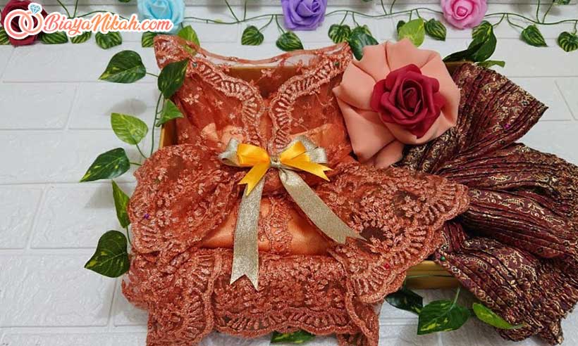 hantaran Kebaya dan Batik