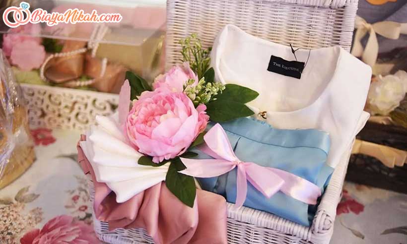 hantaran baju wanita