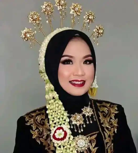 pengantin hijab Aksen Kembang Goyang jawa
