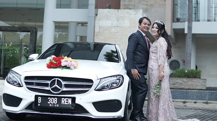 rias mobil pengantin elegan