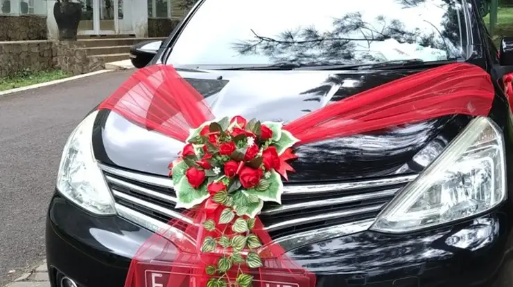 rias mobil pengantin sederhana warna merah